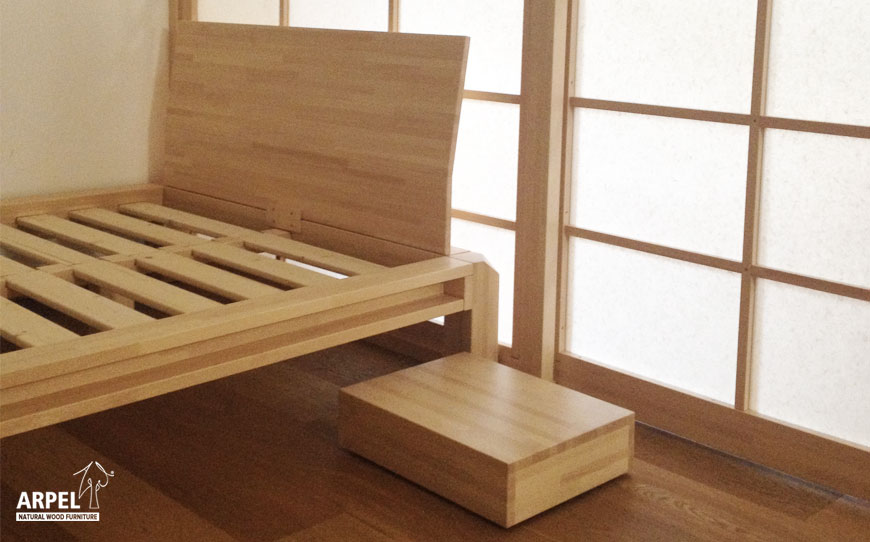 comodino basso legno naturale